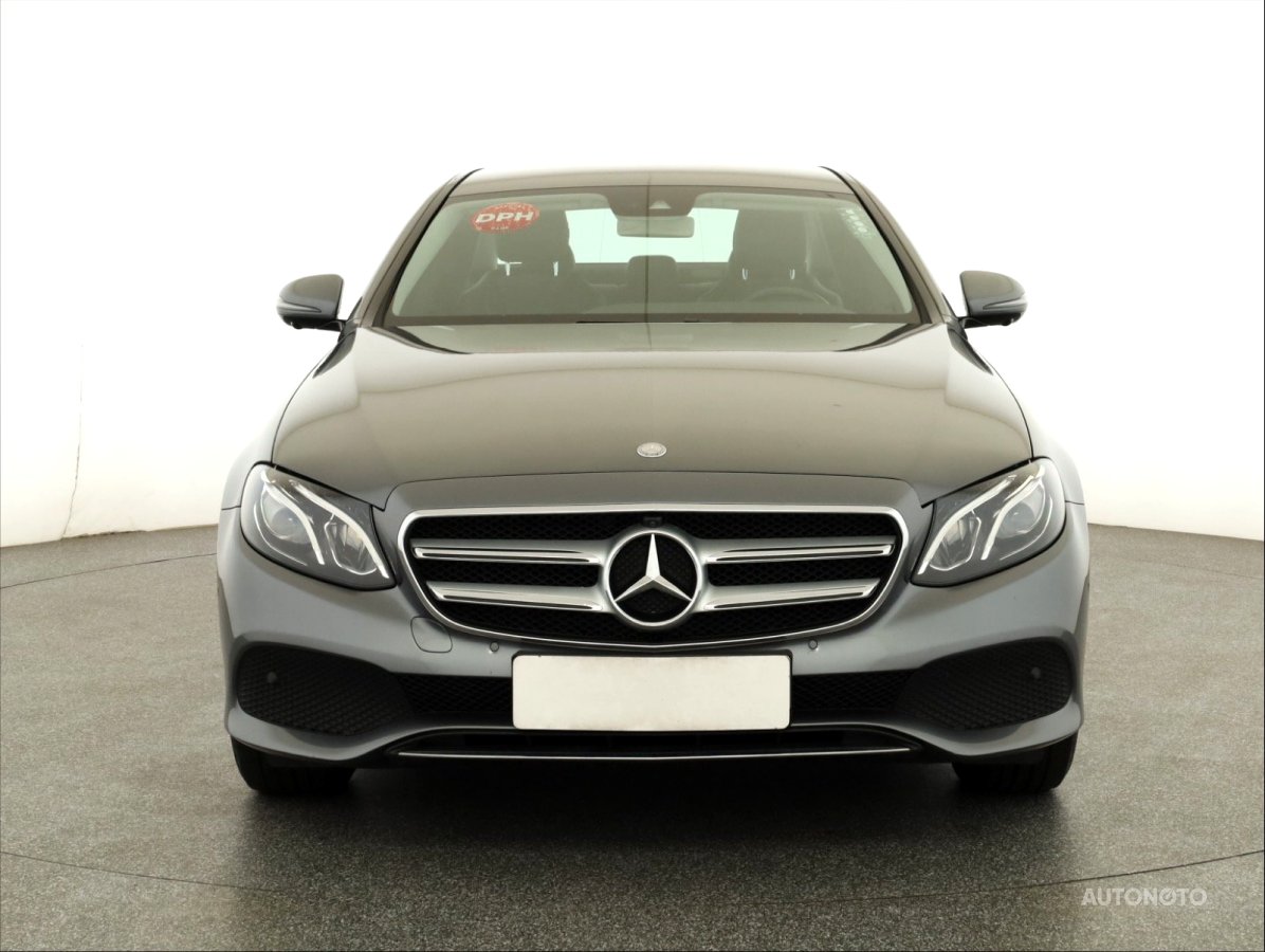 Mercedes-Benz E, 2016 - pohled č. 2