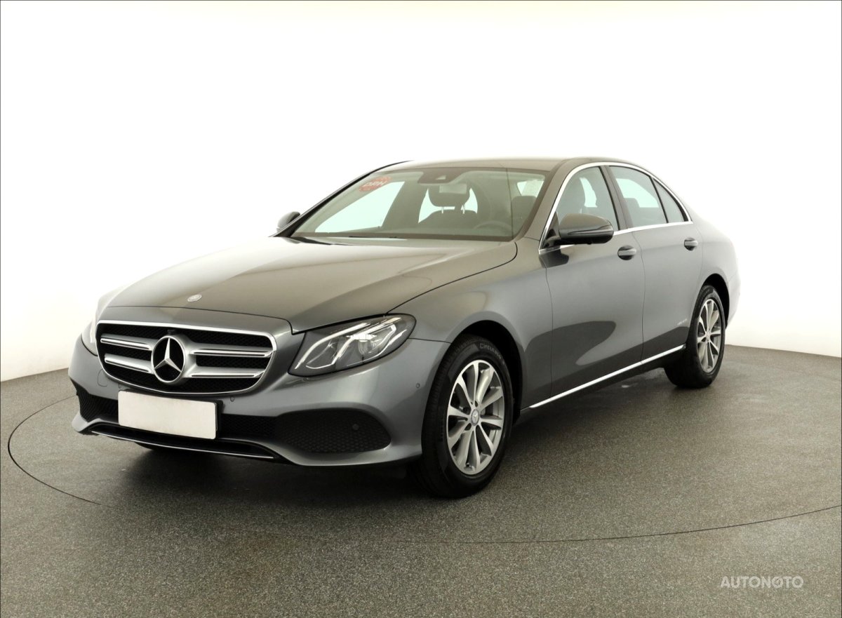 Mercedes-Benz E, 2016 - pohled č. 3