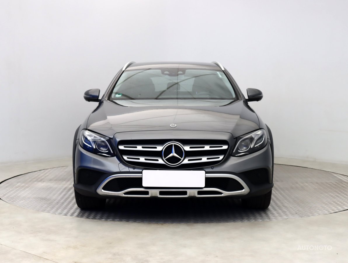 Mercedes-Benz E, 2017 - pohled č. 2