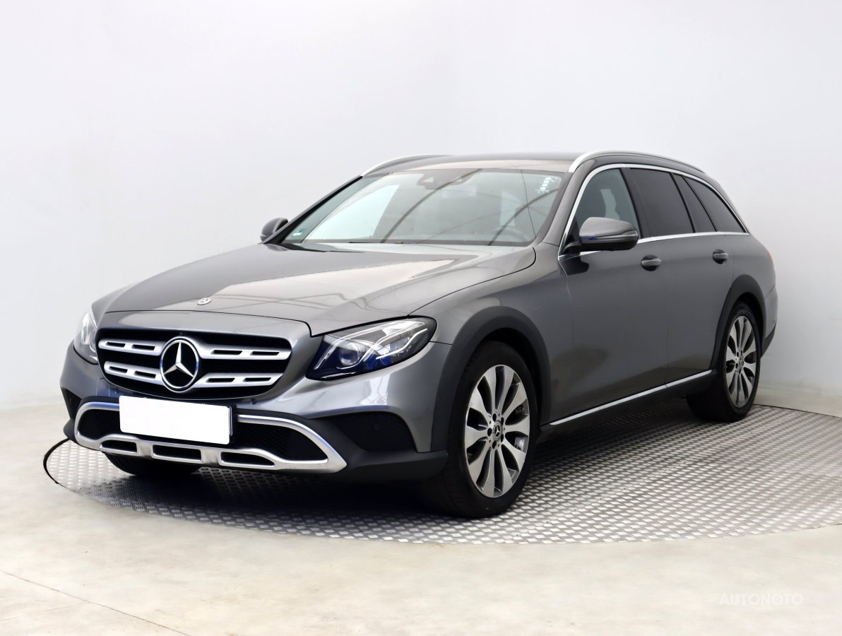 Mercedes-Benz E, 2017 - pohled č. 3