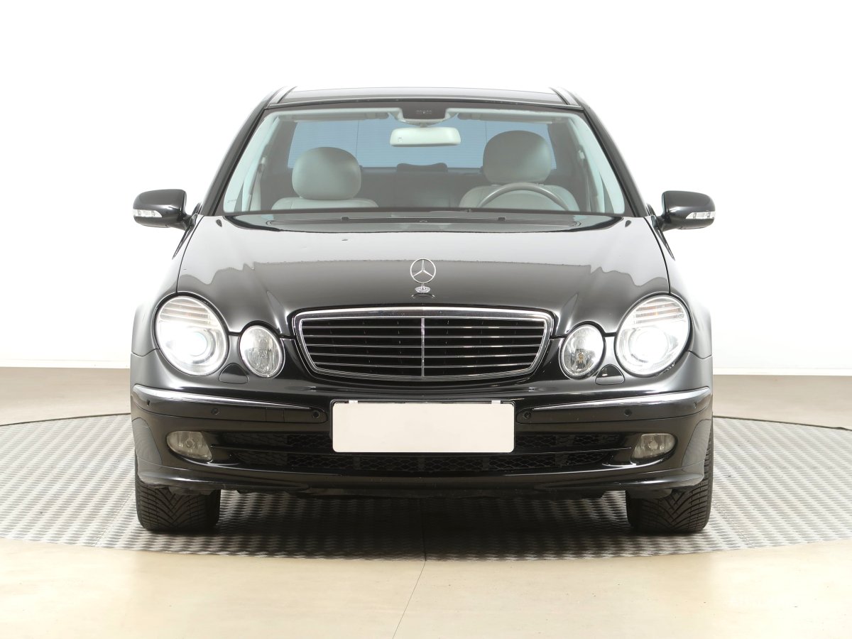 Mercedes-Benz E, 2008 - pohled č. 2