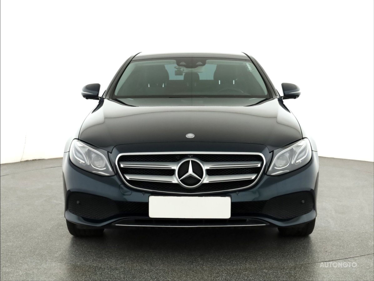 Mercedes-Benz E, 2016 - pohled č. 2