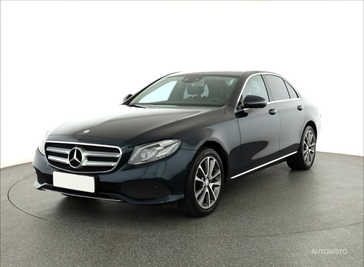 Mercedes-Benz E, 2016 - pohled č. 3