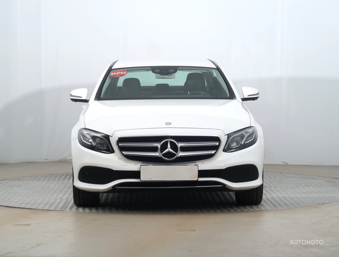 Mercedes-Benz E, 2016 - pohled č. 2