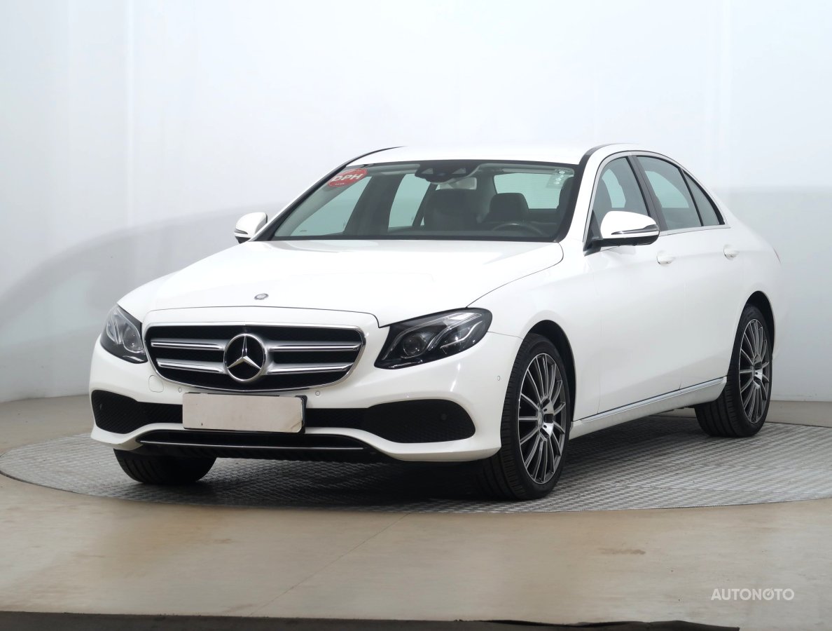 Mercedes-Benz E, 2016 - pohled č. 3