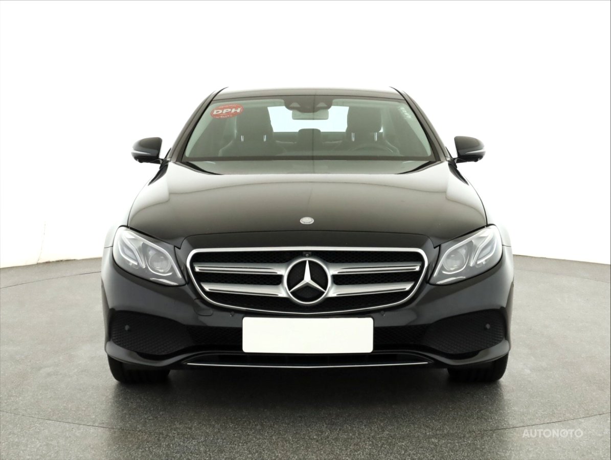 Mercedes-Benz E, 2016 - pohled č. 2