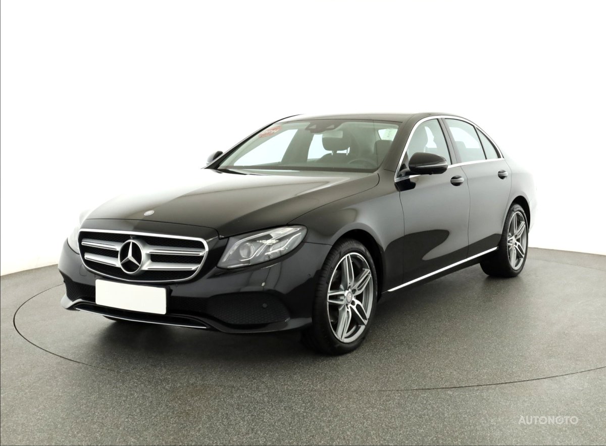 Mercedes-Benz E, 2016 - pohled č. 3