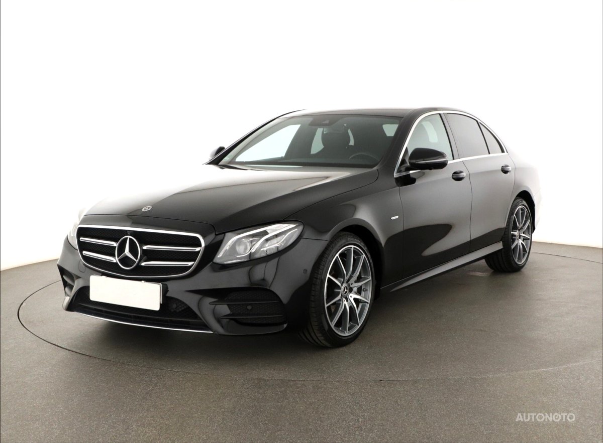 Mercedes-Benz E, 2020 - pohled č. 3