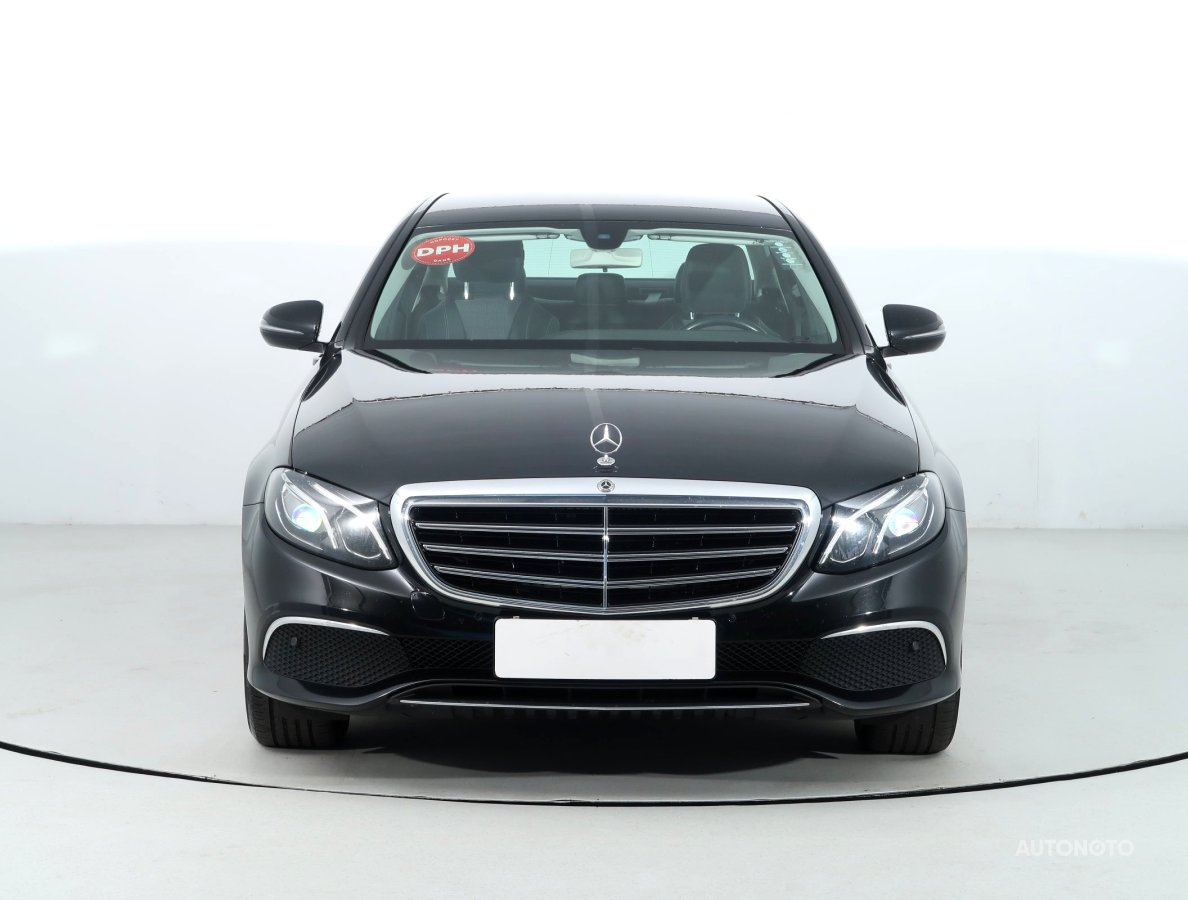 Mercedes-Benz E, 2017 - pohled č. 2