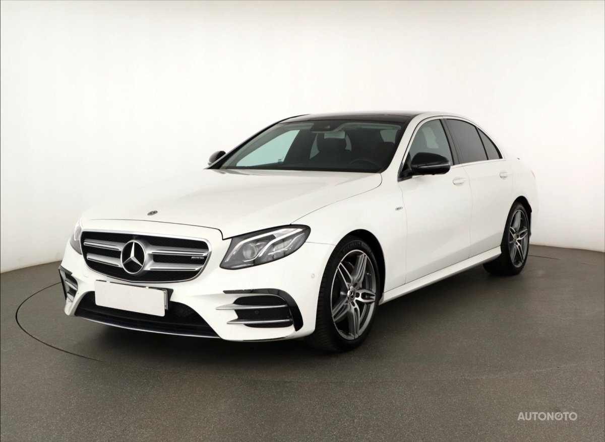 Mercedes-Benz E, 2019 - pohled č. 3