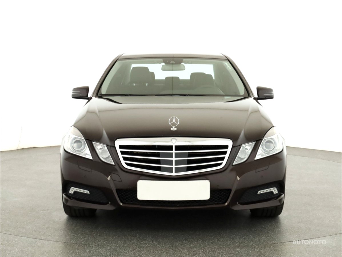 Mercedes-Benz E, 2009 - pohled č. 2