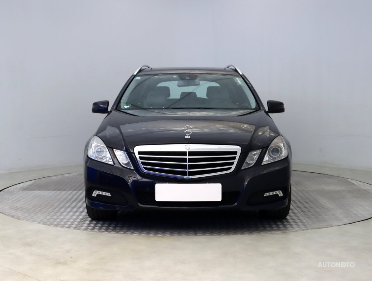 Mercedes-Benz E, 2010 - pohled č. 2