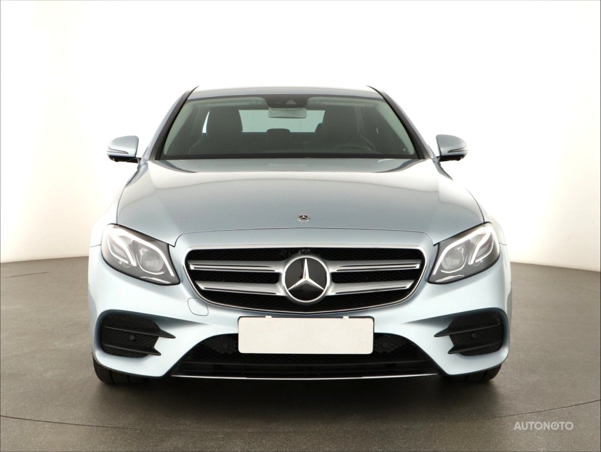 Mercedes-Benz E, 2018 - pohled č. 2