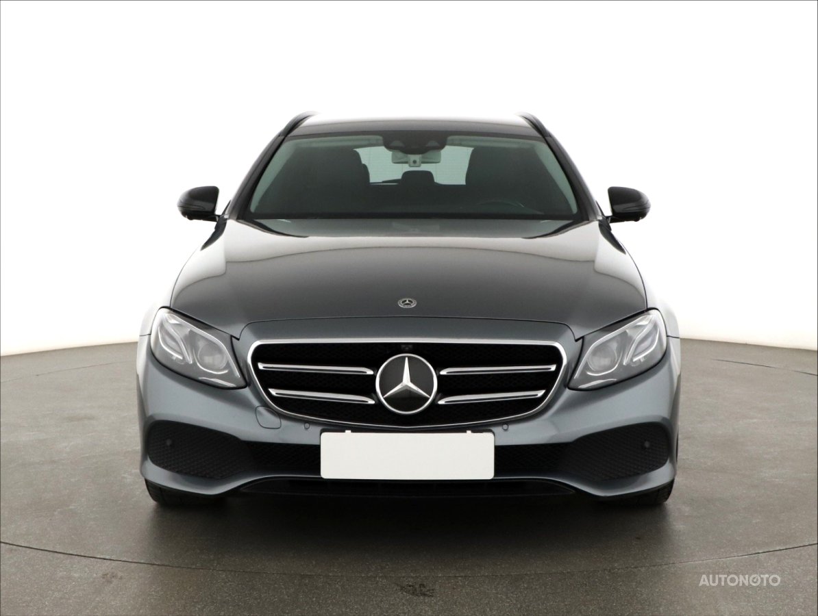 Mercedes-Benz E, 2017 - pohled č. 2
