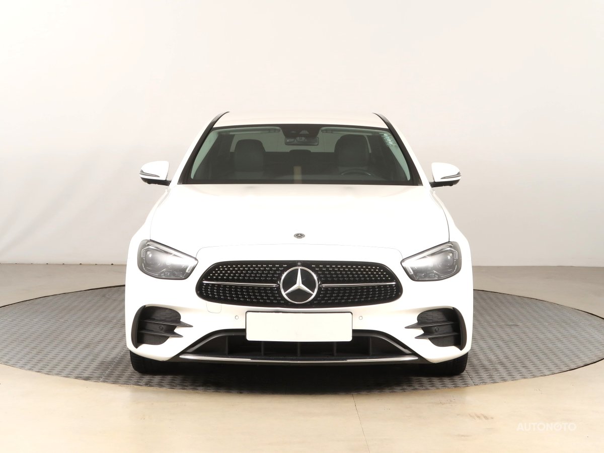 Mercedes-Benz E, 2021 - pohled č. 2