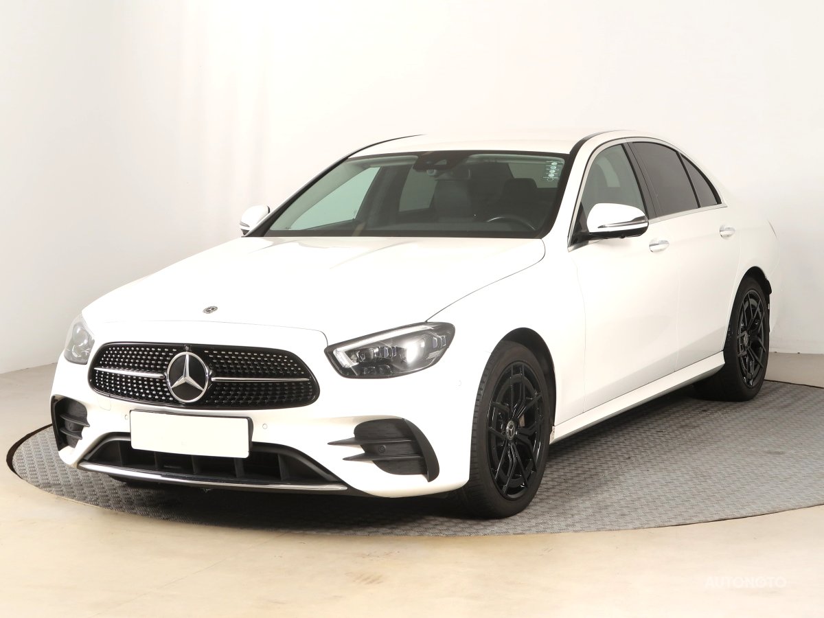 Mercedes-Benz E, 2021 - pohled č. 3