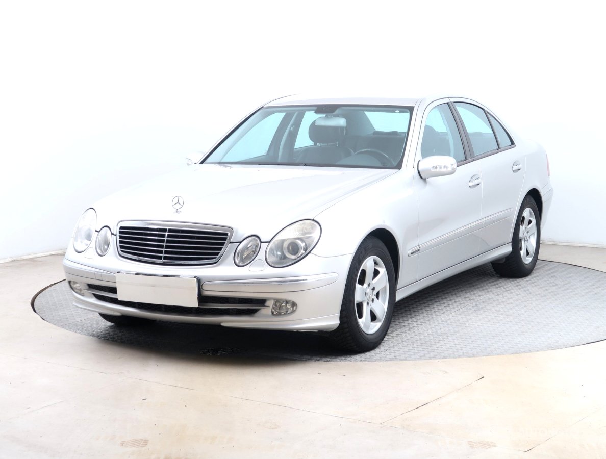 Mercedes-Benz E, 2005 - pohled č. 3