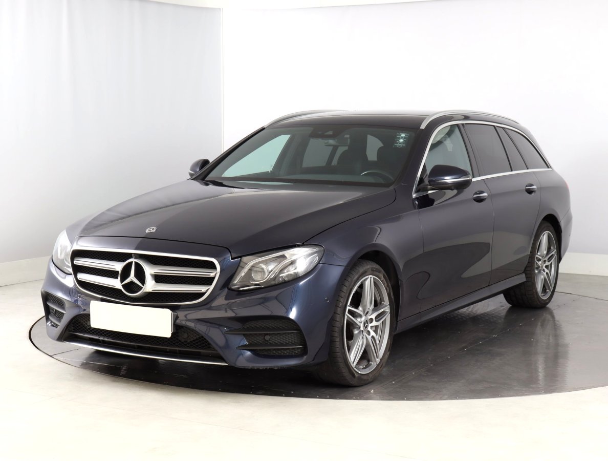 Mercedes-Benz E, 2018 - pohled č. 3