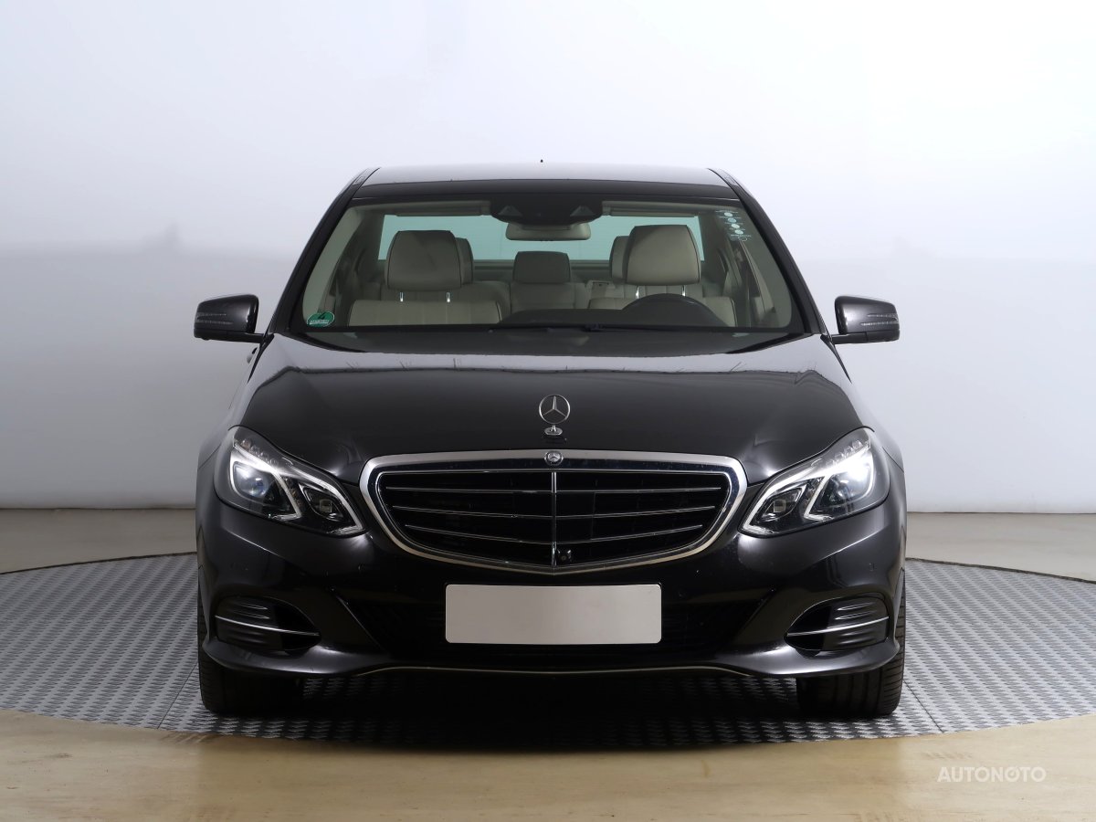 Mercedes-Benz E, 2013 - pohled č. 2