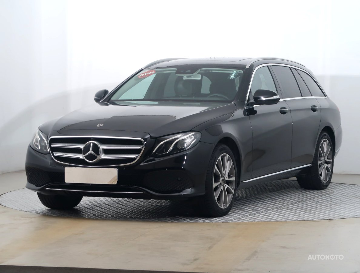 Mercedes-Benz E, 2016 - pohled č. 3