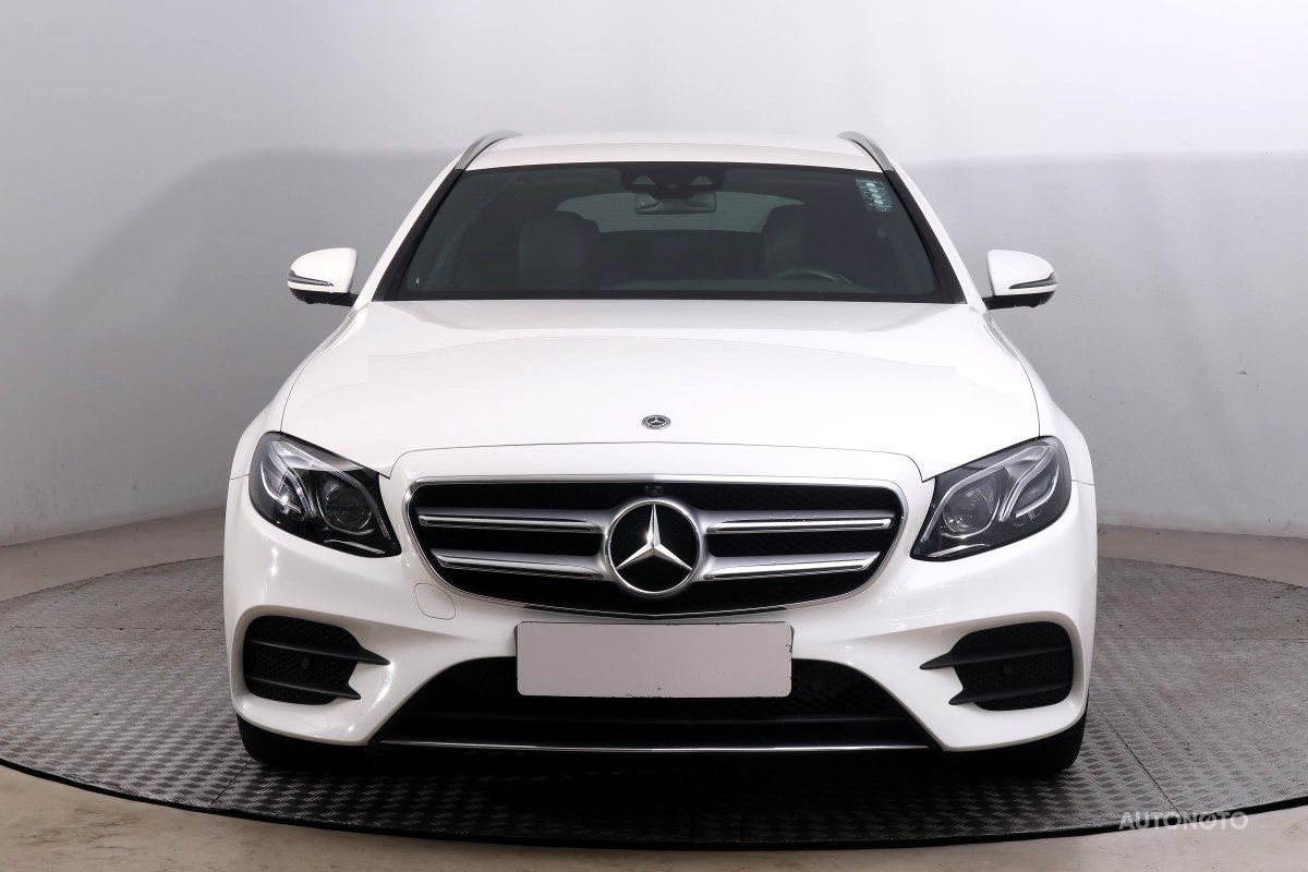 Mercedes-Benz E, 2018 - pohled č. 2