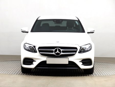Mercedes-Benz E, 2016 - pohled č. 2