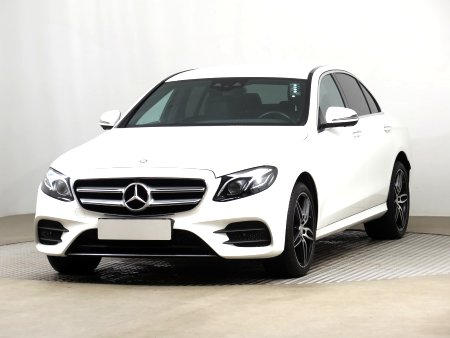 Mercedes-Benz E, 2016 - pohled č. 3