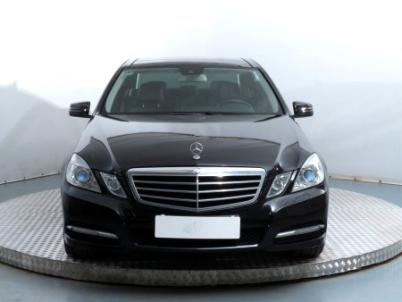 Mercedes-Benz E, 2011 - pohled č. 2