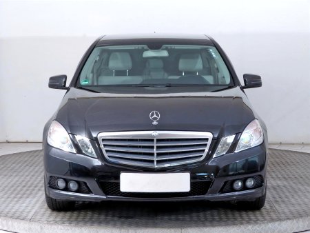 Mercedes-Benz E, 2011 - pohled č. 2
