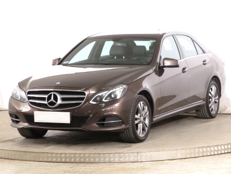 Mercedes-Benz E, 2016 - pohled č. 3