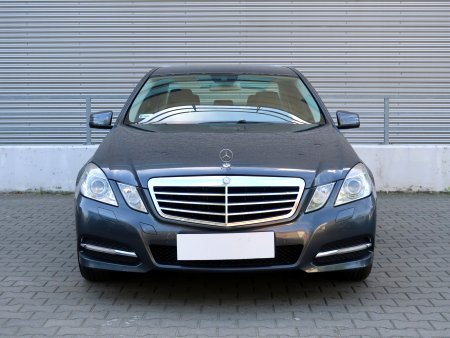 Mercedes-Benz E, 2011 - pohled č. 2