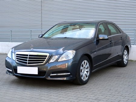 Mercedes-Benz E, 2011 - pohled č. 3