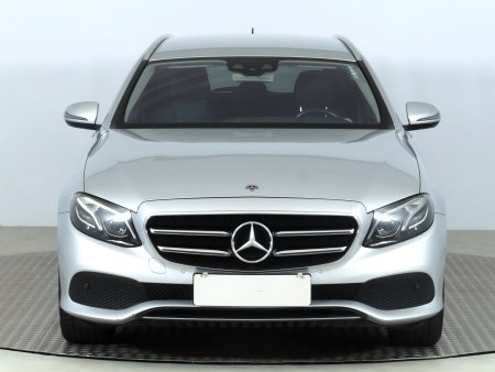 Mercedes-Benz E, 2019 - pohled č. 2