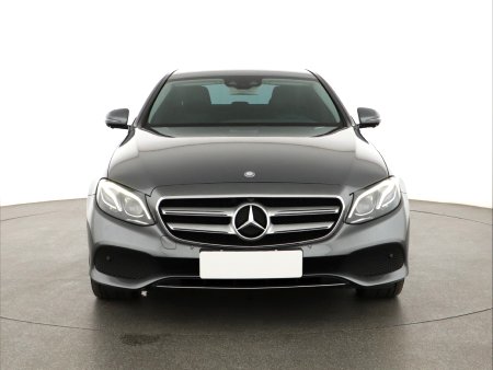 Mercedes-Benz E, 2016 - pohled č. 2