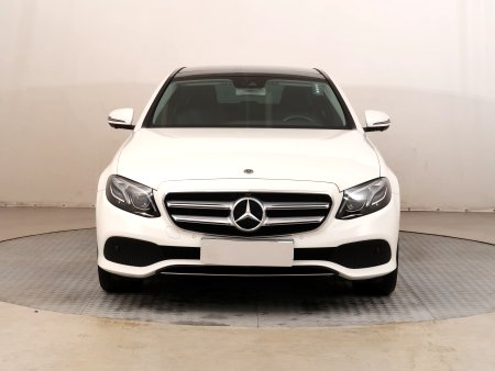 Mercedes-Benz E, 2018 - pohled č. 2