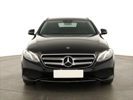 Mercedes-Benz E, 2017 - pohled č. 2