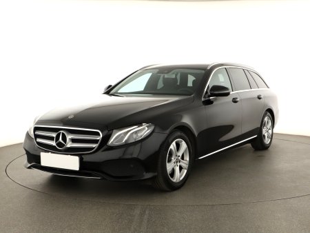 Mercedes-Benz E, 2017 - pohled č. 3