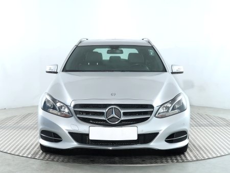 Mercedes-Benz E, 2014 - pohled č. 2