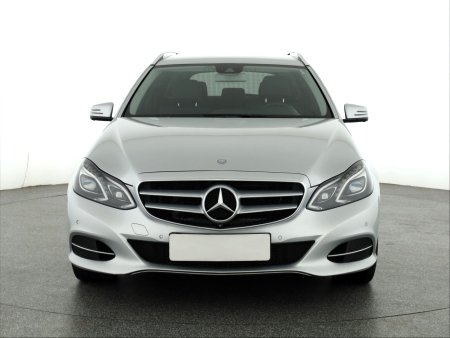 Mercedes-Benz E, 2014 - pohled č. 2