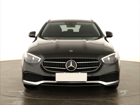 Mercedes-Benz E, 2021 - pohled č. 2