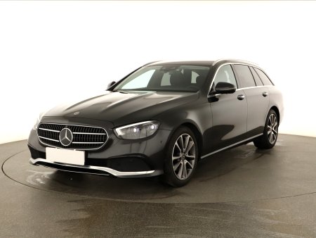 Mercedes-Benz E, 2021 - pohled č. 3