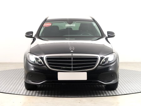 Mercedes-Benz E, 2018 - pohled č. 2