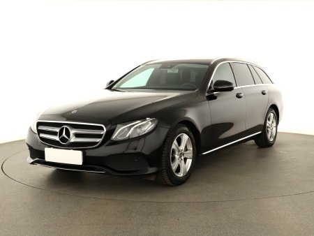 Mercedes-Benz E, 2018 - pohled č. 3