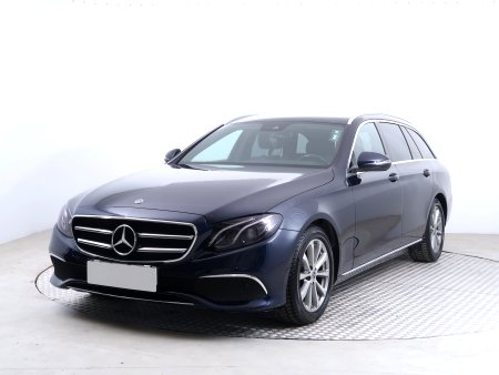 Mercedes-Benz E, 2018 - pohled č. 3