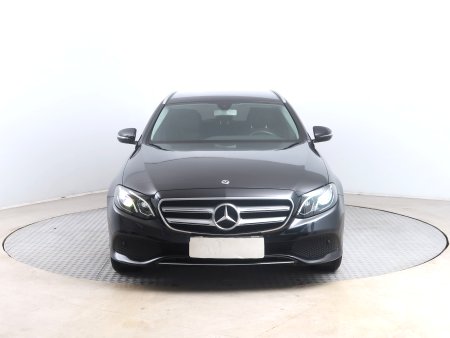 Mercedes-Benz E, 2018 - pohled č. 2