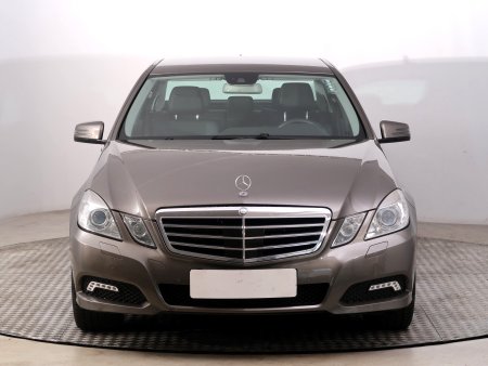 Mercedes-Benz E, 2010 - pohled č. 2