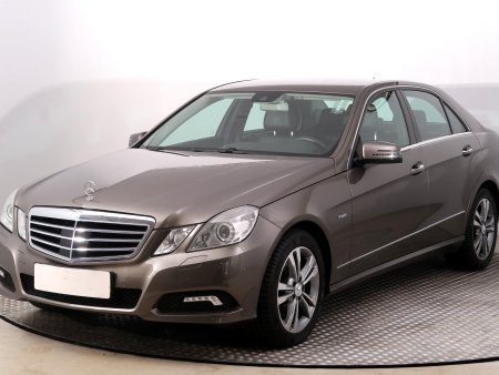 Mercedes-Benz E, 2010 - pohled č. 3