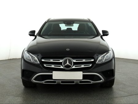 Mercedes-Benz E, 2019 - pohled č. 2