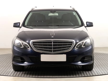 Mercedes-Benz E, 2016 - pohled č. 2