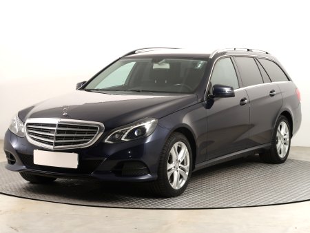 Mercedes-Benz E, 2016 - pohled č. 3